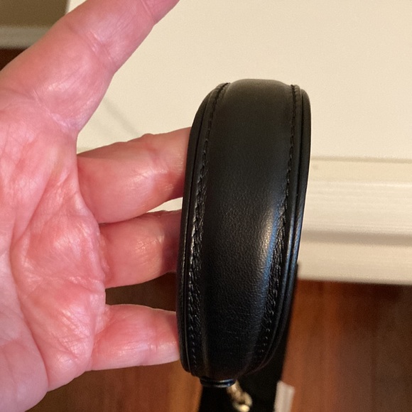 Shanghai tang NWT! Black suede shoulder bag with gold chain - Picture 12 of 14